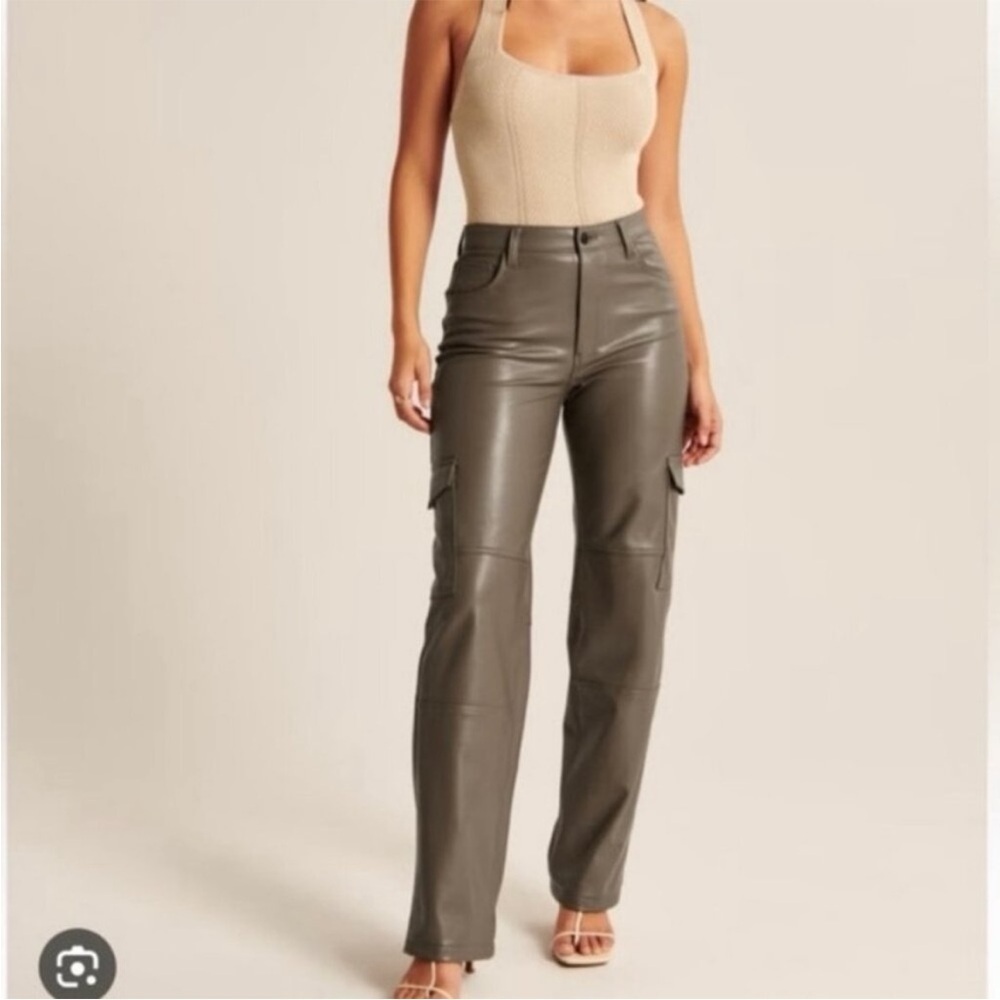 Abercrombie‎ & Fitch Vegan Leather Cargo Pants 90s Relaxed Jean High Rise 25/0 S